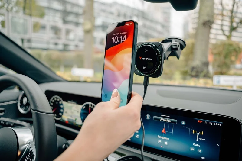 Зарядно за кола Verbatim Charge'n'Drive QI2, RGB