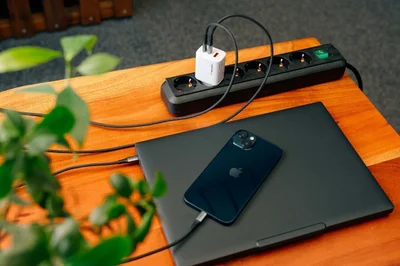 Зарядно устройство Verbatim Essentials, GaN, 65 W, бяло