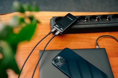 Зарядно устройство Verbatim Fold'n'Go, GaN, 65 W, черно