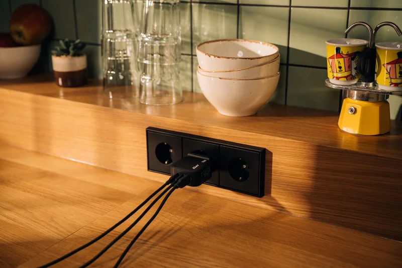 Зарядно устройство Verbatim Mini, GaN, 70 W, черно