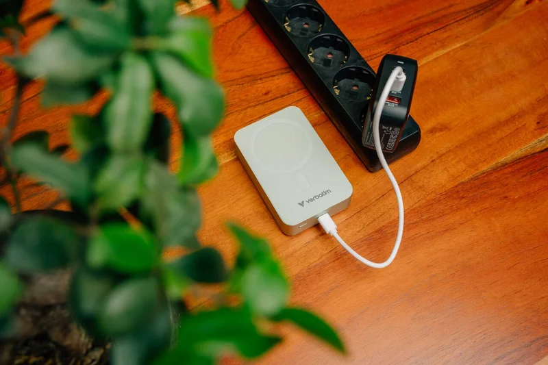 Външна батерия Verbatim Charge'n'Go, магнитна, 20000 mAh, зелена