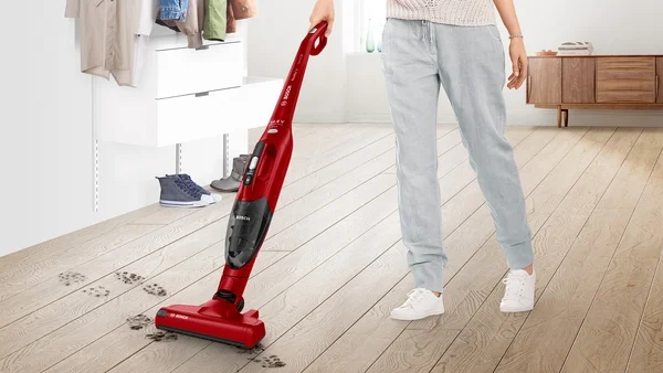 Прахосмукачка Bosch BBHF214R, серия 2, вертикална, акумулаторна, червена