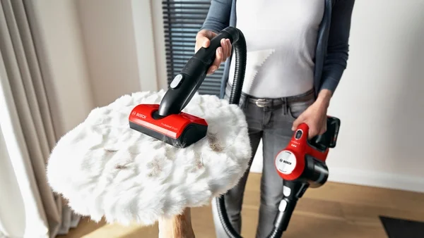 Прахосмукачка Bosch Unlimited 7 ProAnimal BBS711ANM, акумулаторна, червена