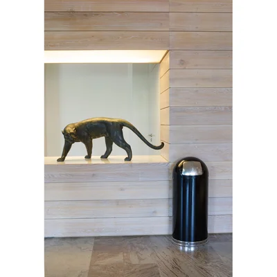 Кош Rubbermaid Easypush, метален, 56 L, черен
