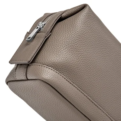 Hugo Boss Козметична чанта Classic Grained, кафява