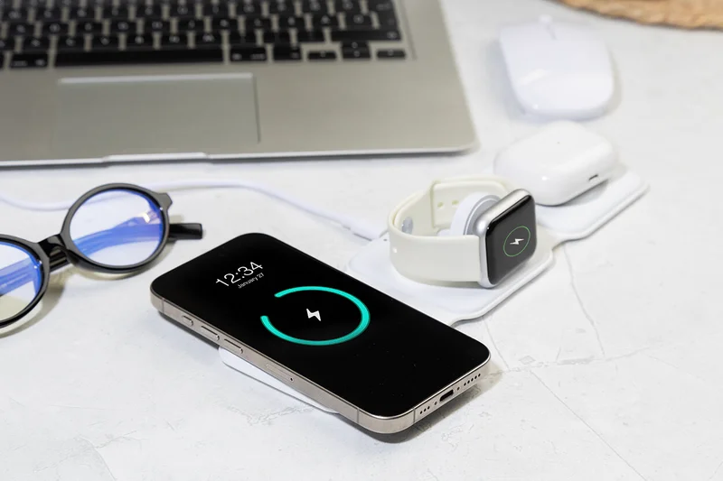 Cool Безжично зарядно FolCharge 3 в 1, сгъваемо, 15 W, бяло