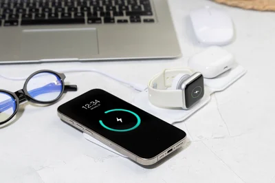 Cool Безжично зарядно FolCharge 3 в 1, сгъваемо, 15 W, бяло