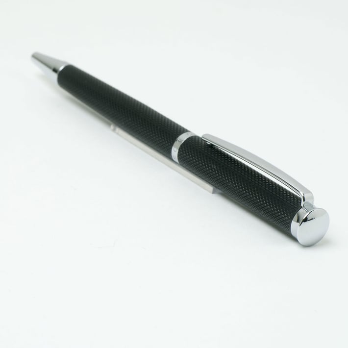 Hugo Boss Химикалка Sophisticated, в кутия, черна
