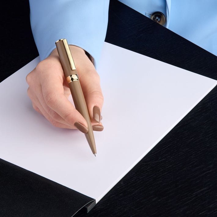 Hugo Boss Химикалка Arche Double B, кафяво-златист