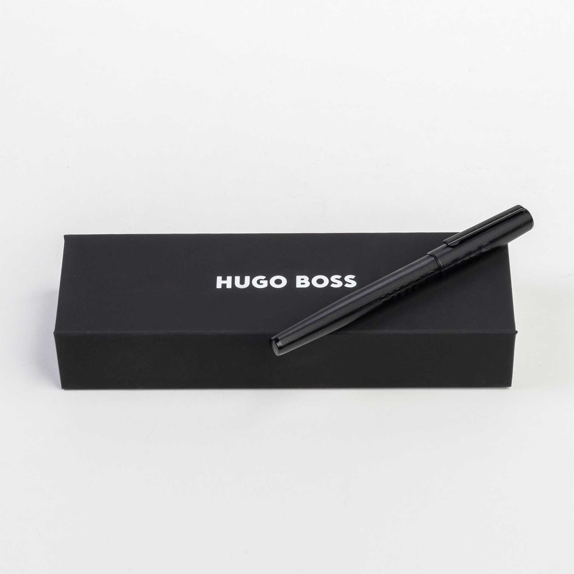 Hugo Boss Ролер Label, черен