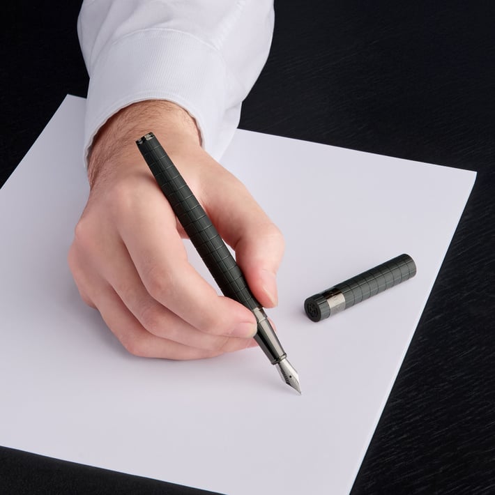 Hugo Boss Писалка Loop Bauhaus, черна