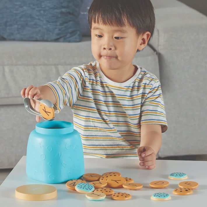 Learning Resources Буркан с бисквитки с английската азбука