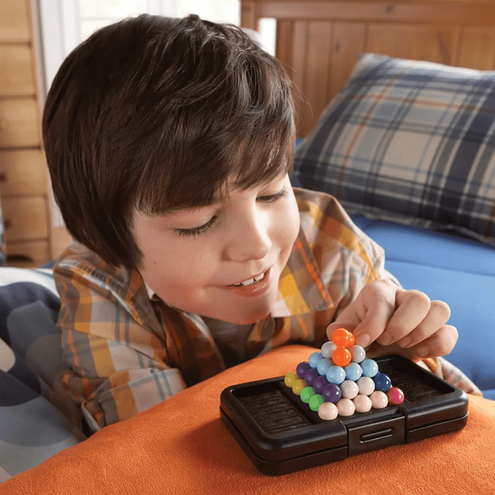 Learning Resources Настолна игра Kanoodle, с логически пъзели и 200 предизвикателства